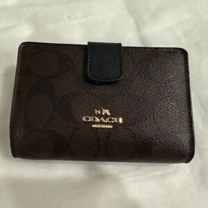 Coach Medium Corner Zip Wallet